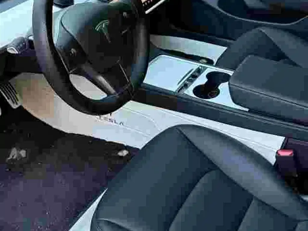 Tesla Model 3 — фото 2