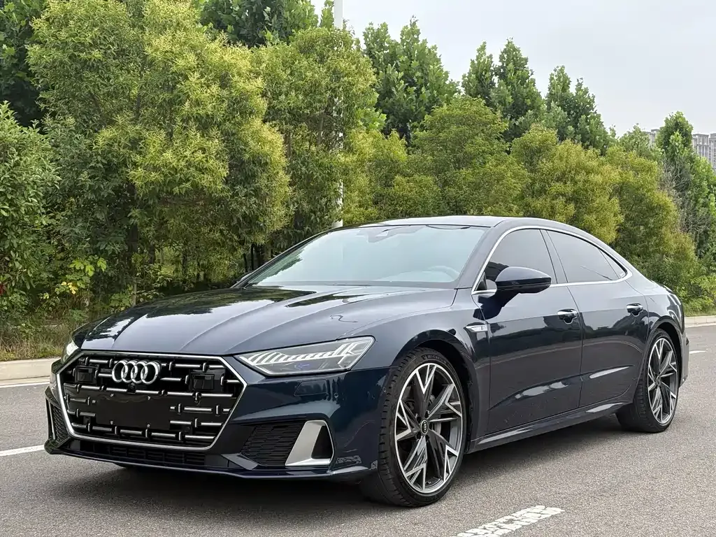Audi A7L — фото 1