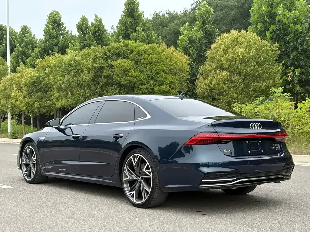 Audi A7L — фото 10