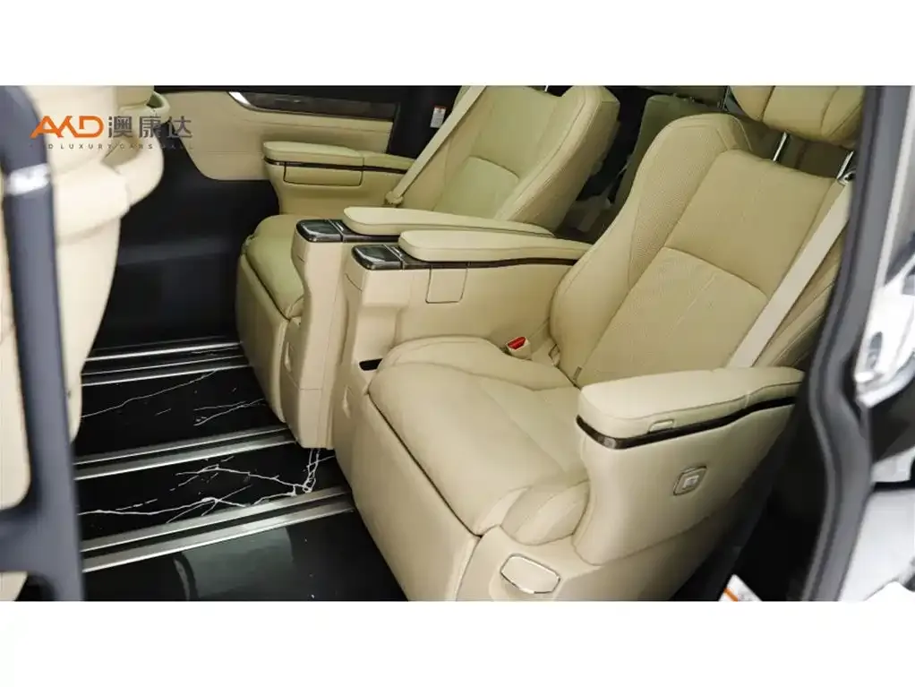 Toyota Alphard — фото 10