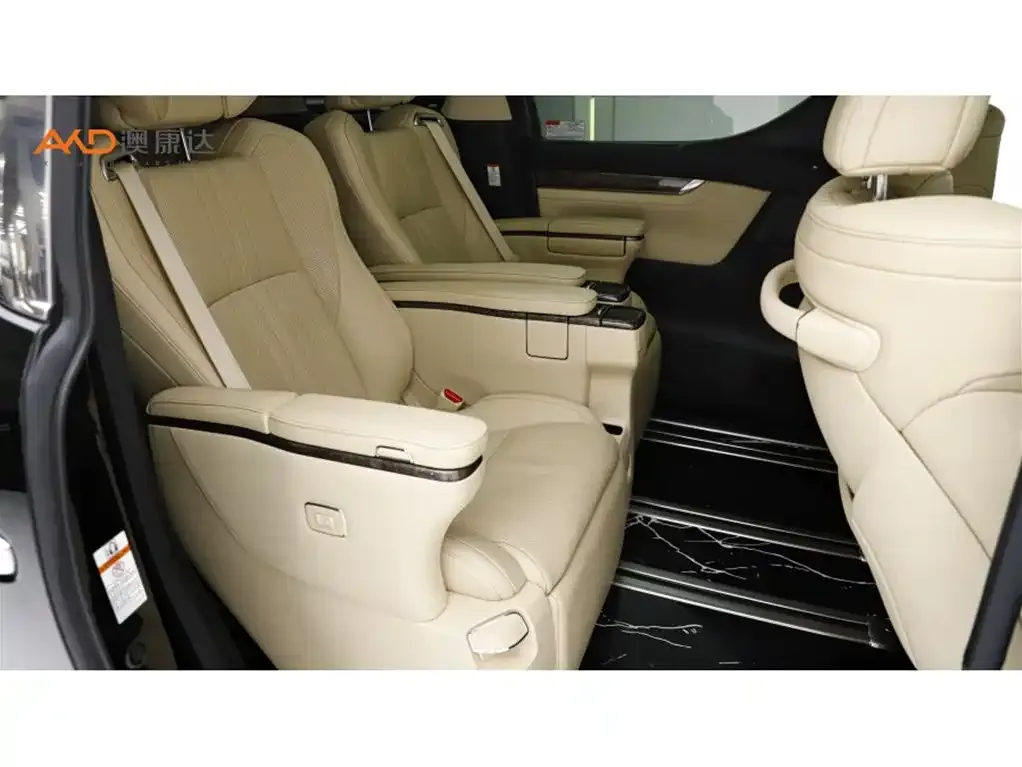 Toyota Alphard — фото 6