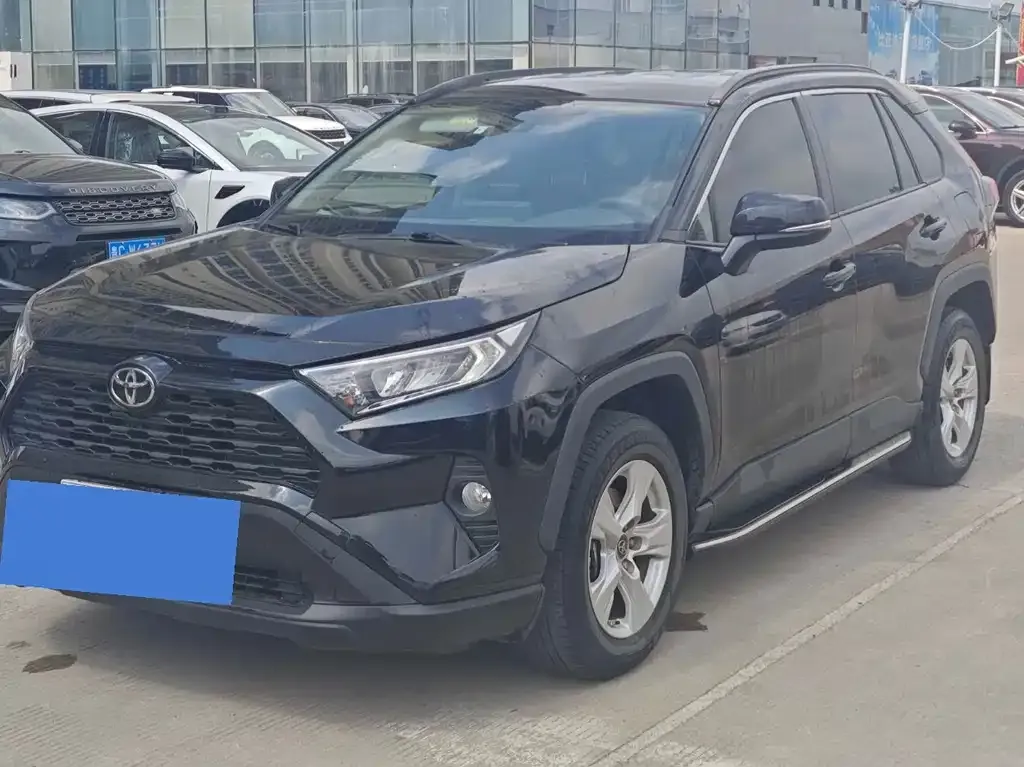 Toyota RAV4 — фото 1