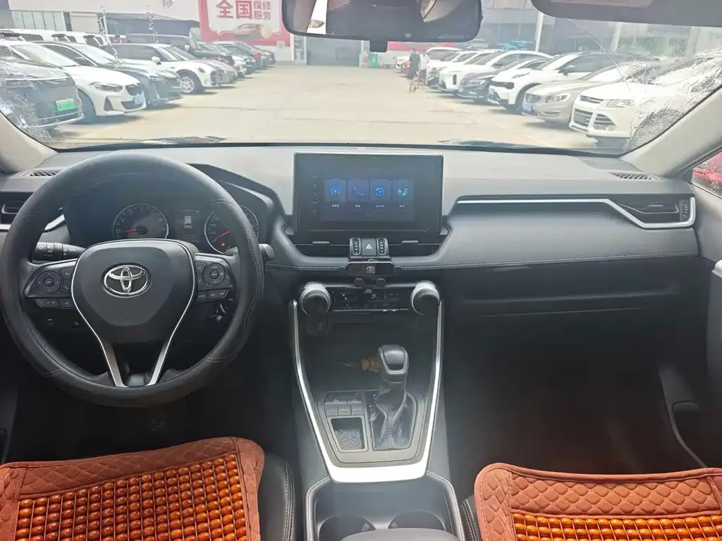 Toyota RAV4 — фото 3