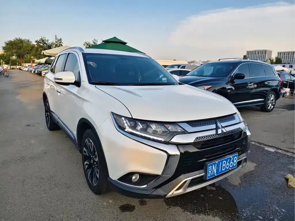 Mitsubishi Outlander — фото 2