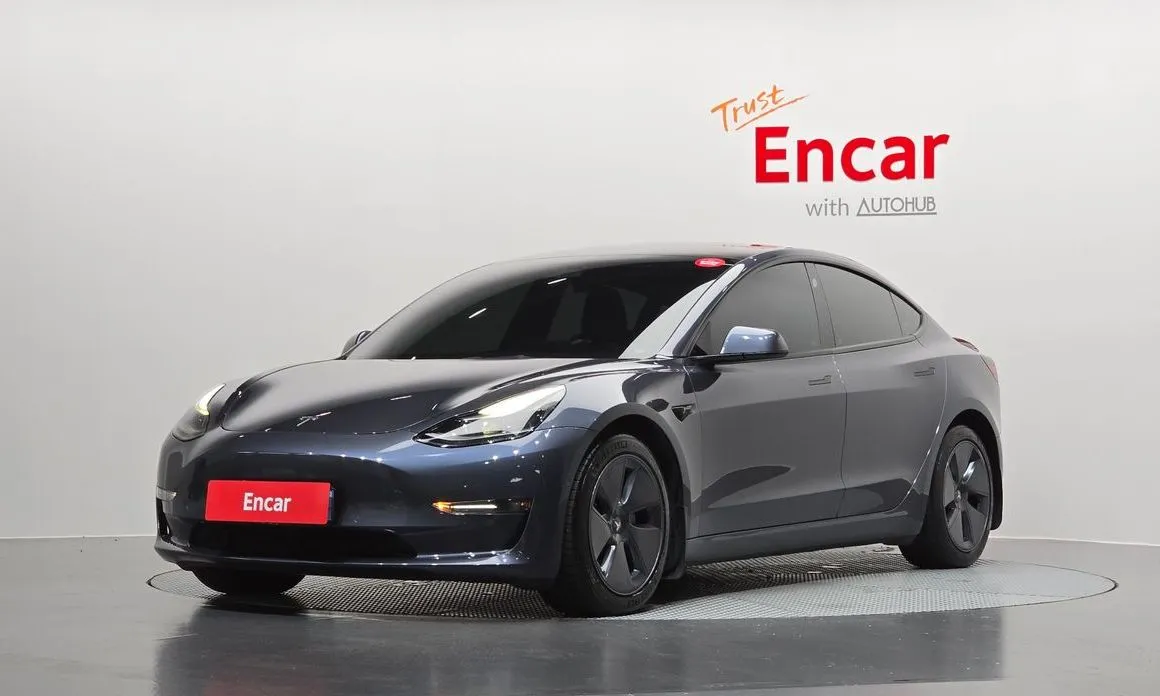 Tesla Model 3 — фото 1