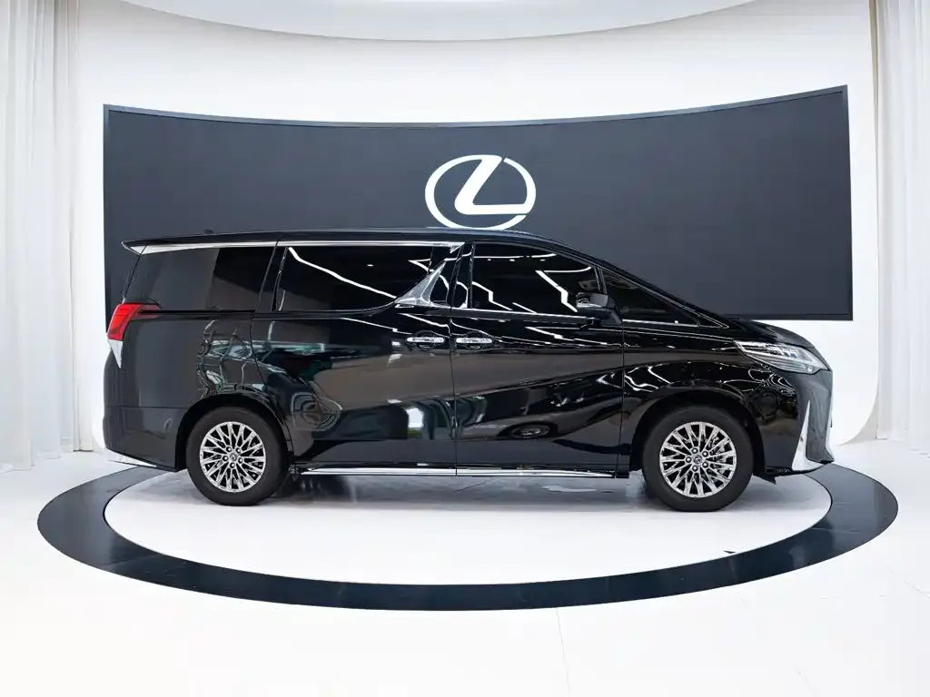 Lexus LM — фото 5
