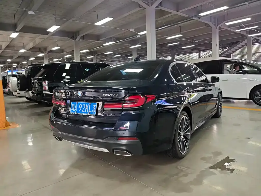 BMW 5 Series — фото 10
