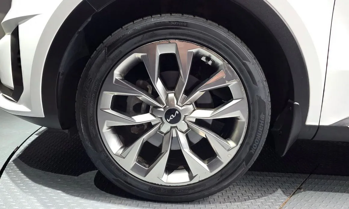 Kia Sorento — фото 8