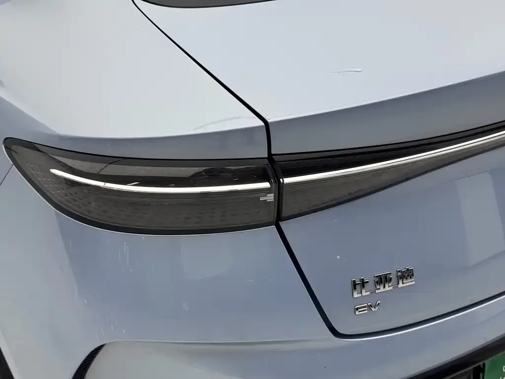BYD Seal — фото 2