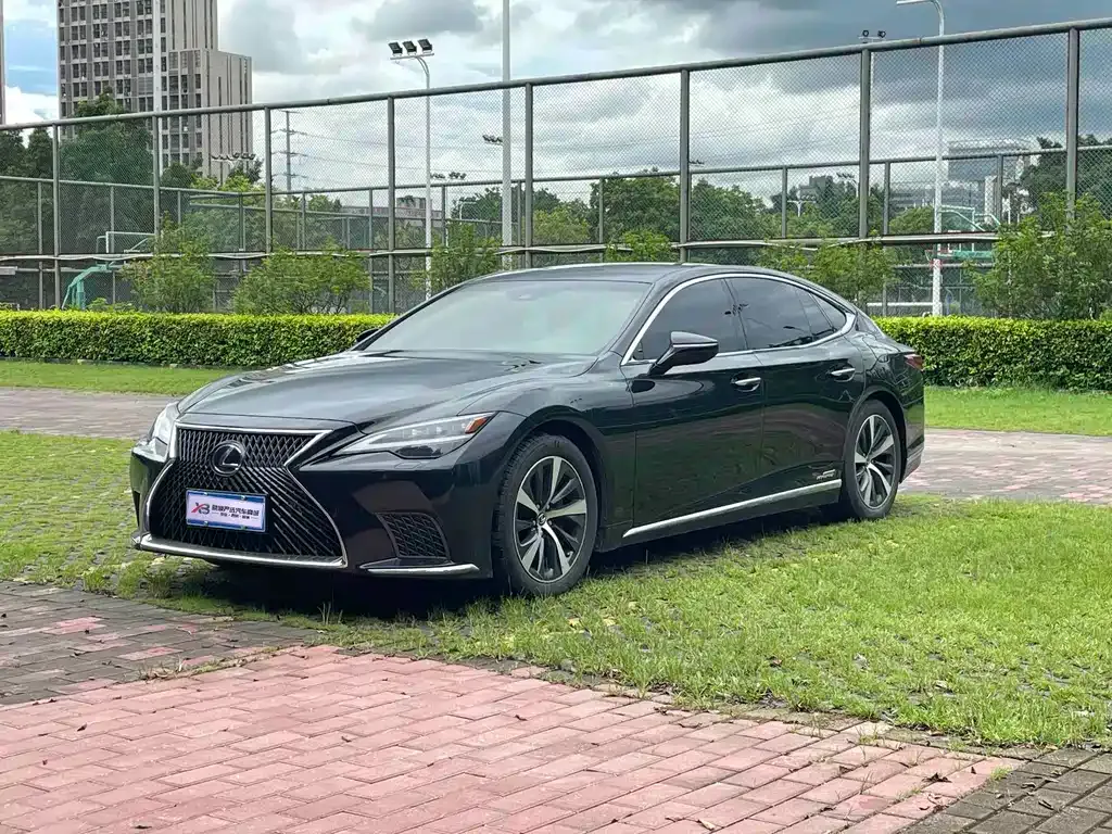 Lexus LS — фото 1