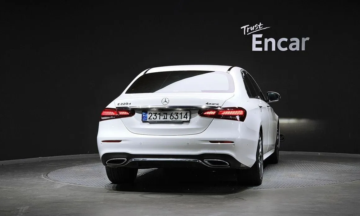 Mercedes-Benz E-Class — фото 2