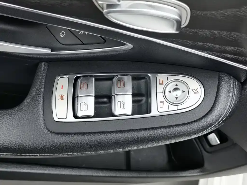 Mercedes-Benz C-Class — фото 10