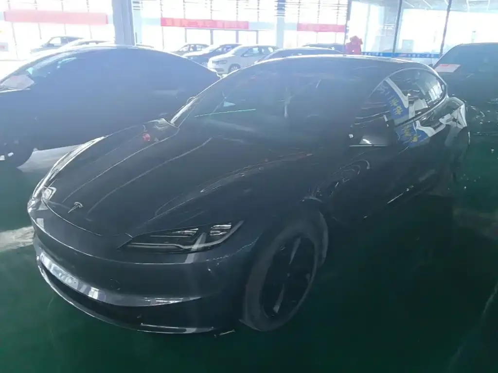 Tesla Model 3 — фото 3