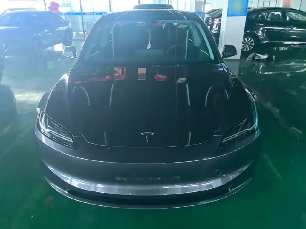 Tesla Model 3 — фото 4