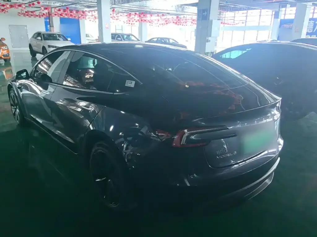 Tesla Model 3 — фото 2