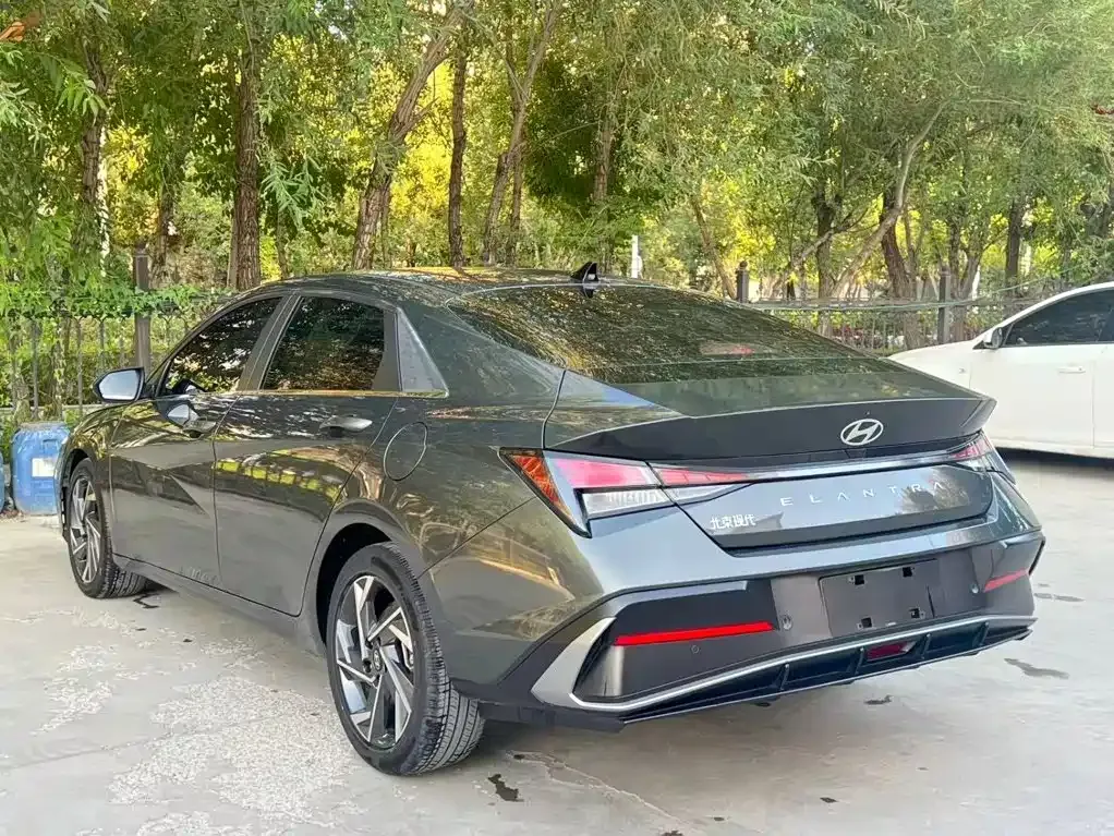 Hyundai Elantra — фото 10