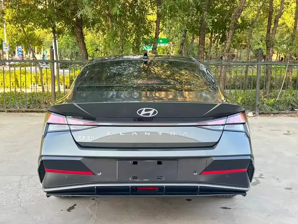 Hyundai Elantra — фото 7