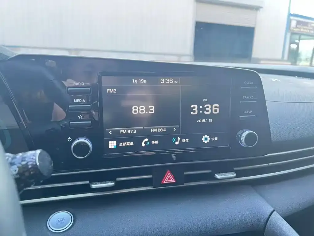 Hyundai Elantra — фото 2