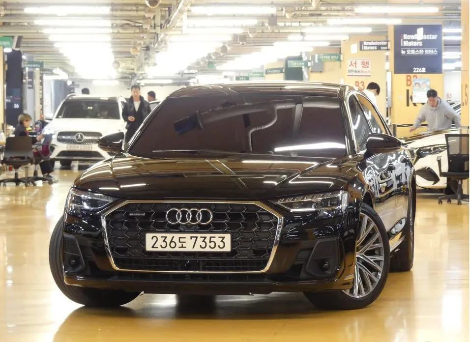 Audi A8 — фото 2