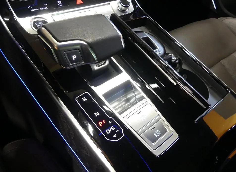 Audi A8 — фото 4
