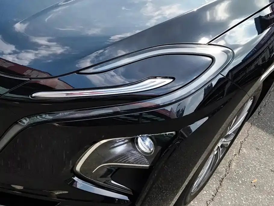 Hongqi E-QM5 — фото 3