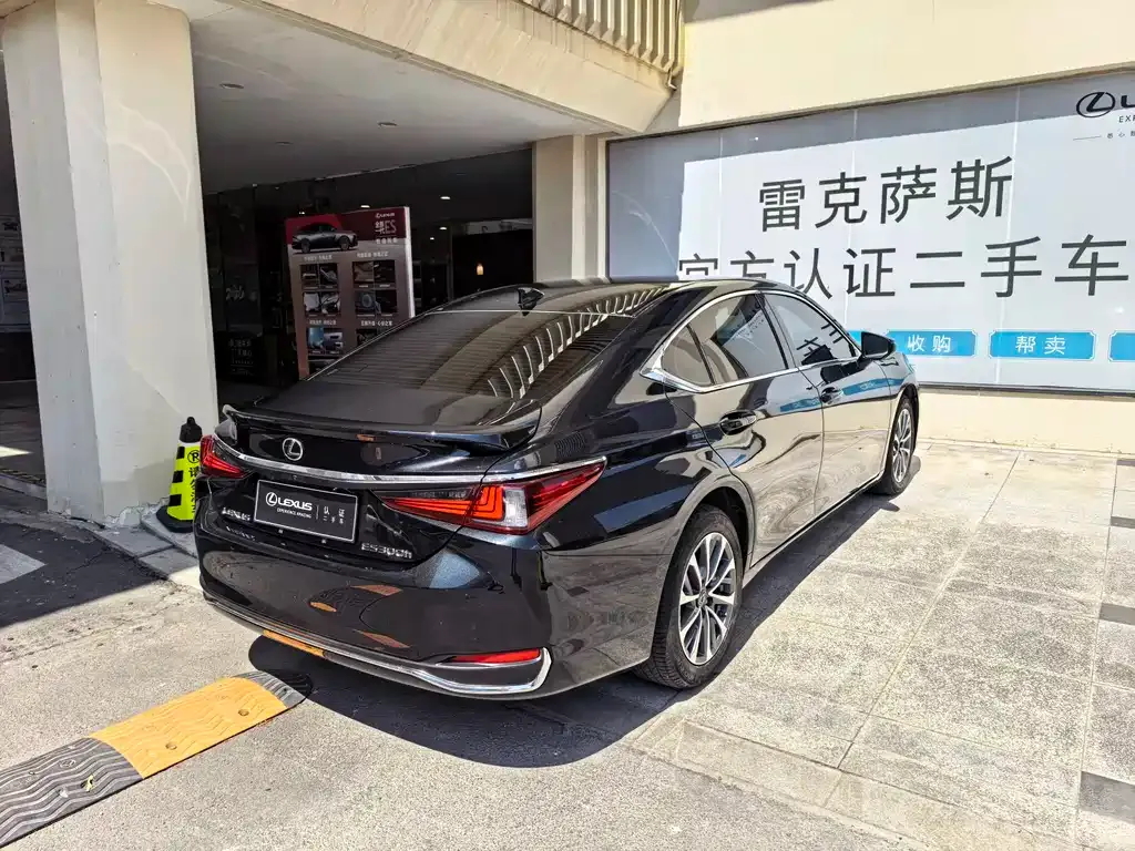 Lexus ES — фото 10