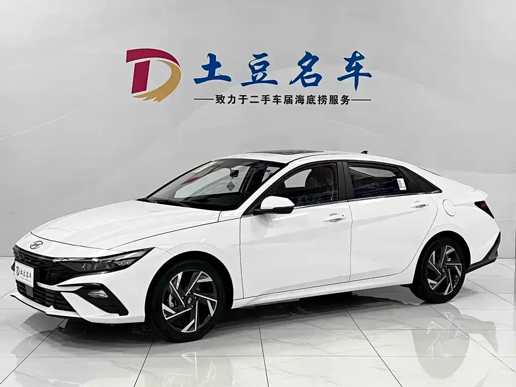 Hyundai Elantra — фото 1
