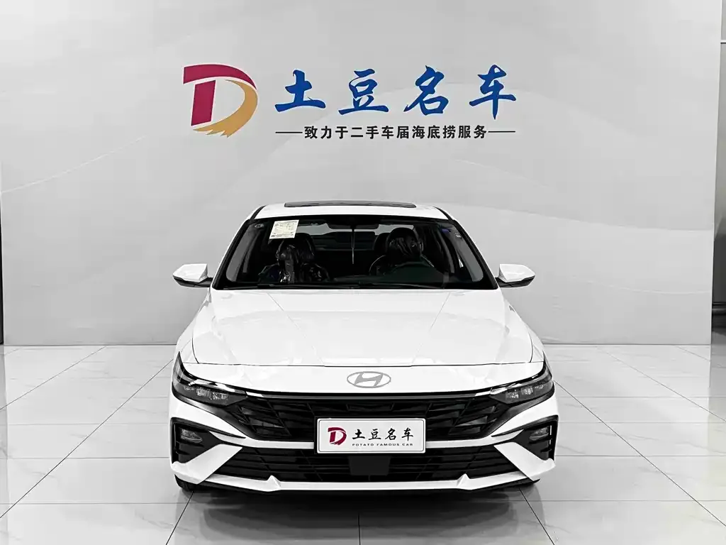 Hyundai Elantra — фото 2