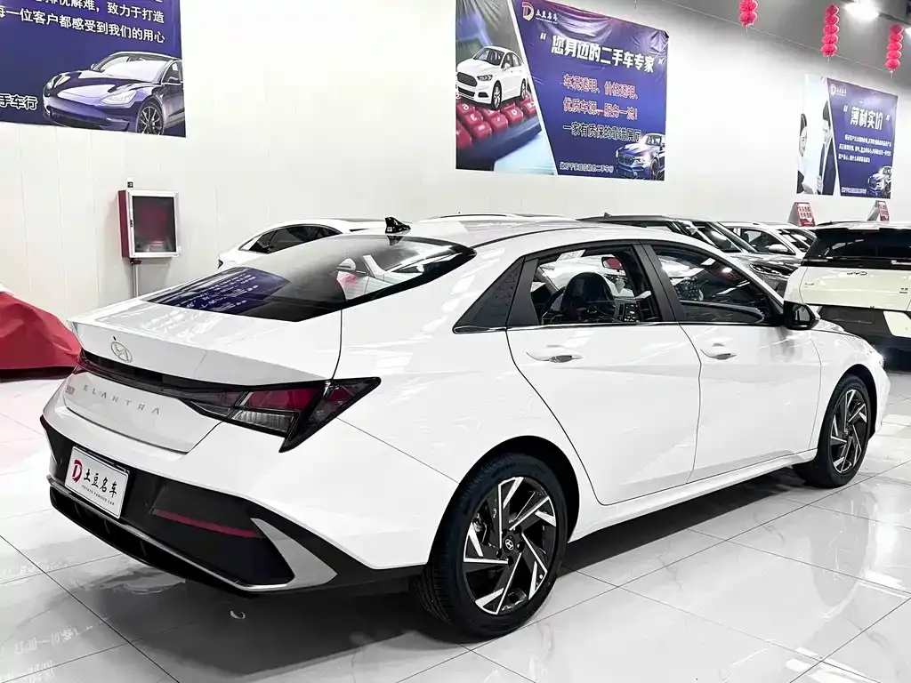 Hyundai Elantra — фото 10