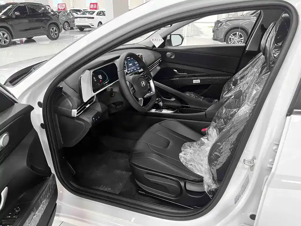 Hyundai Elantra — фото 4