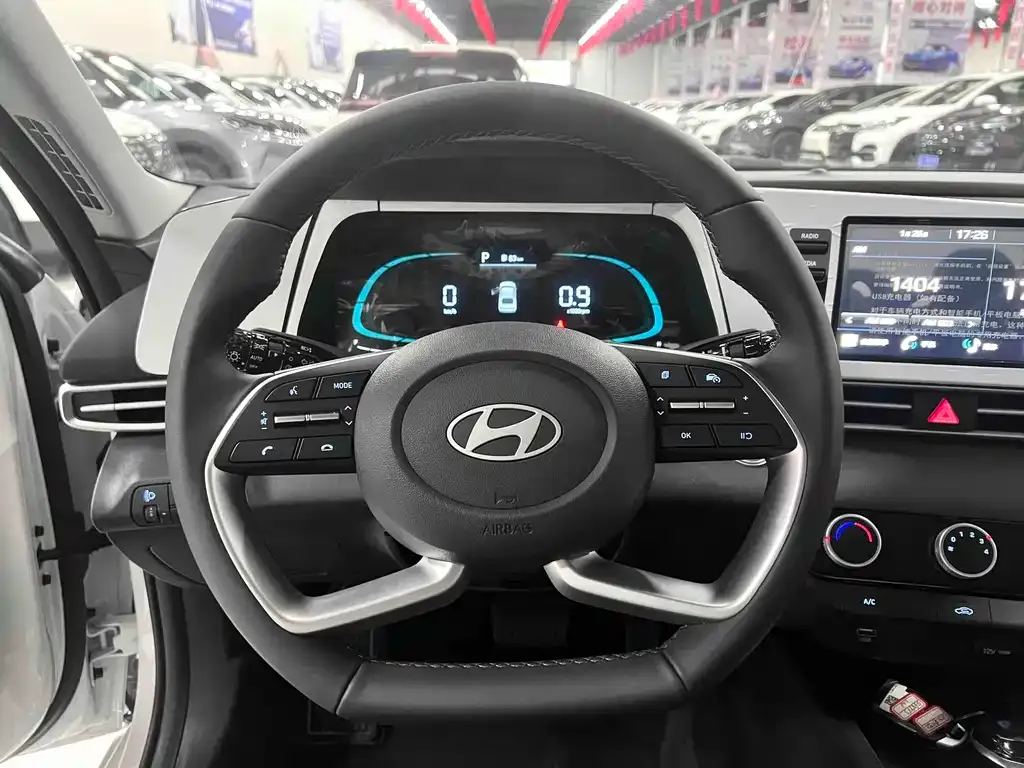 Hyundai Elantra — фото 6