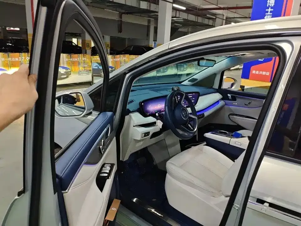 Buick GL8 Hybrid — фото 9