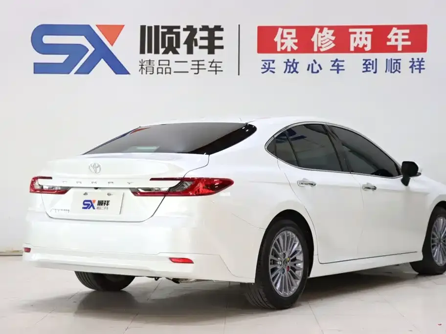 Toyota Camry — фото 5