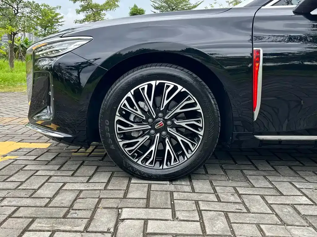 Hongqi H5 — фото 9