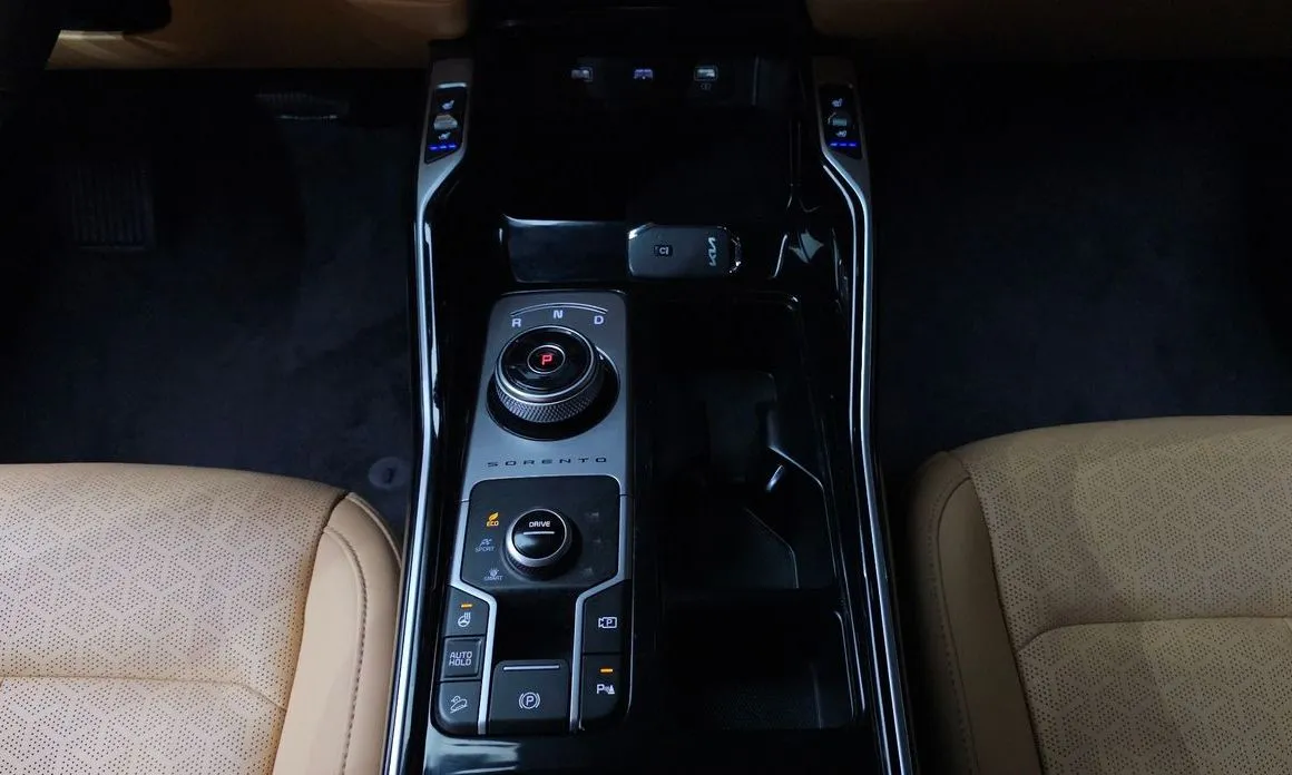 Kia Sorento — фото 8