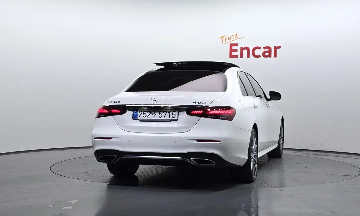 Mercedes-Benz E-Class — фото 4