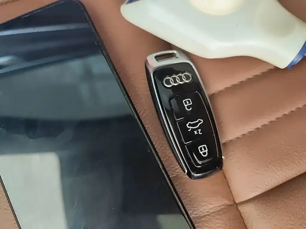 Audi A6L — фото 2