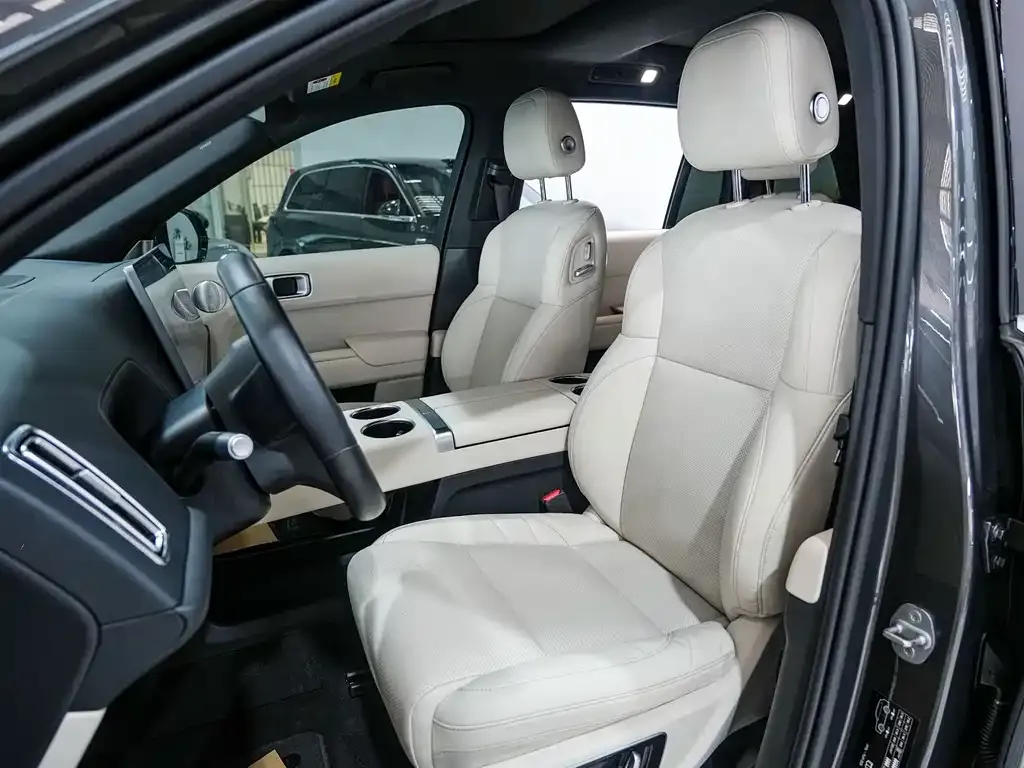 Li Auto L8 — фото 4