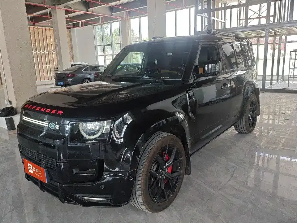 Land Rover Defender — фото 1