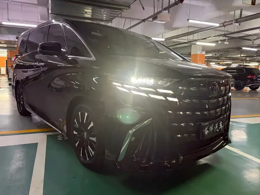 Toyota Alphard — фото 6