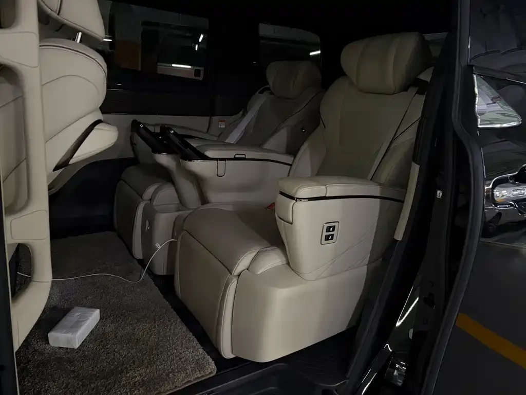 Toyota Alphard — фото 8