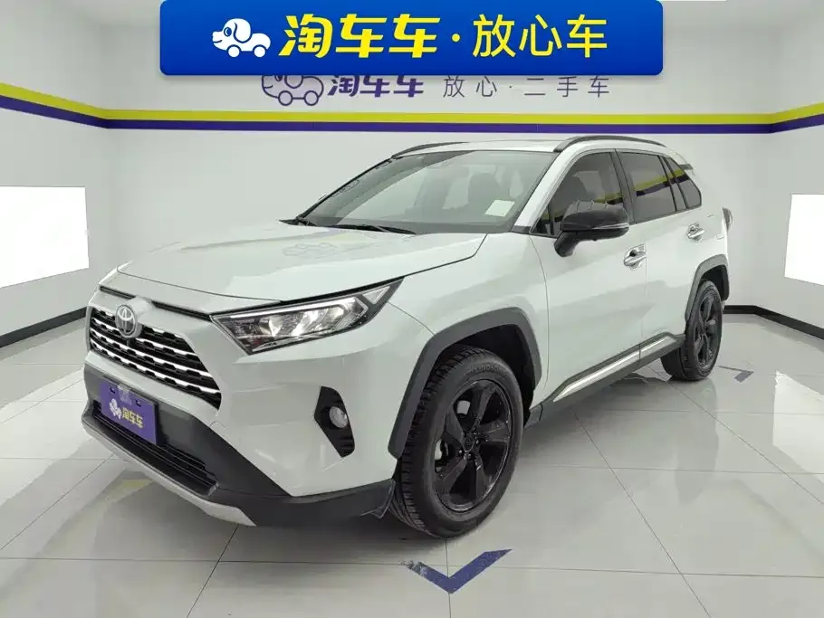 Toyota RAV4 — фото 1