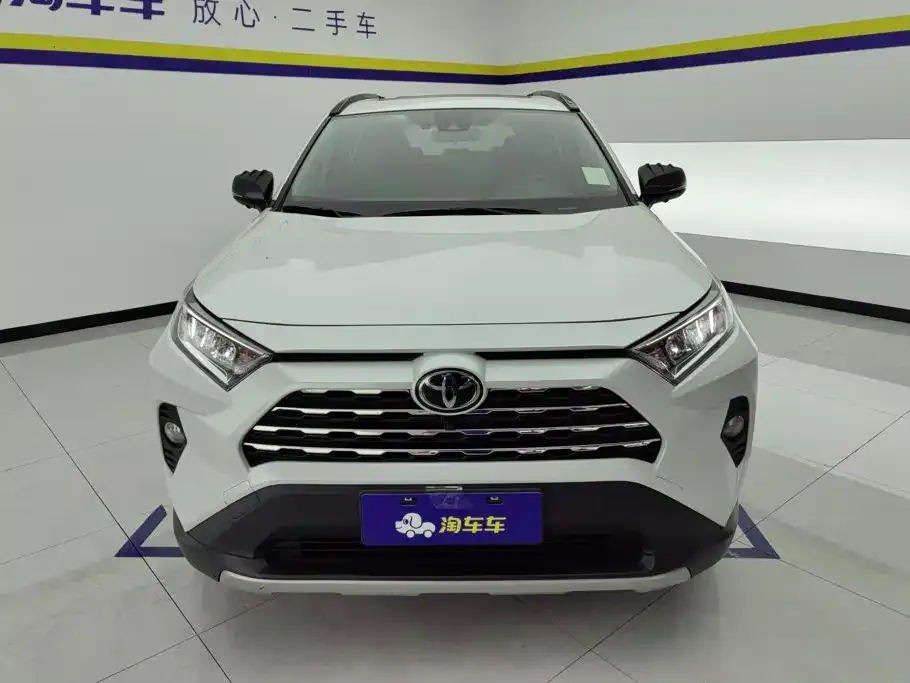 Toyota RAV4 — фото 8