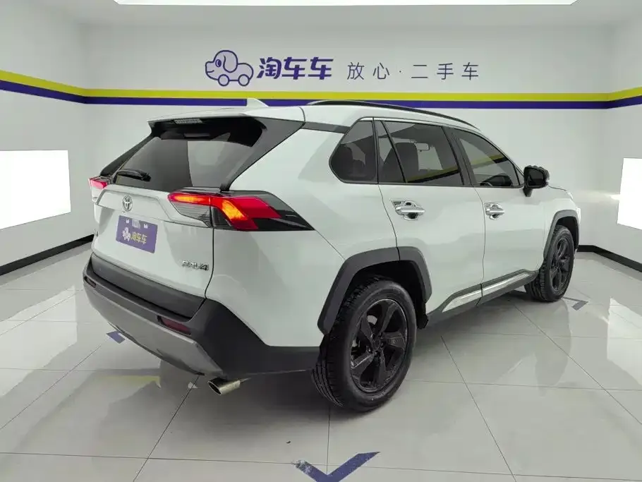 Toyota RAV4 — фото 3