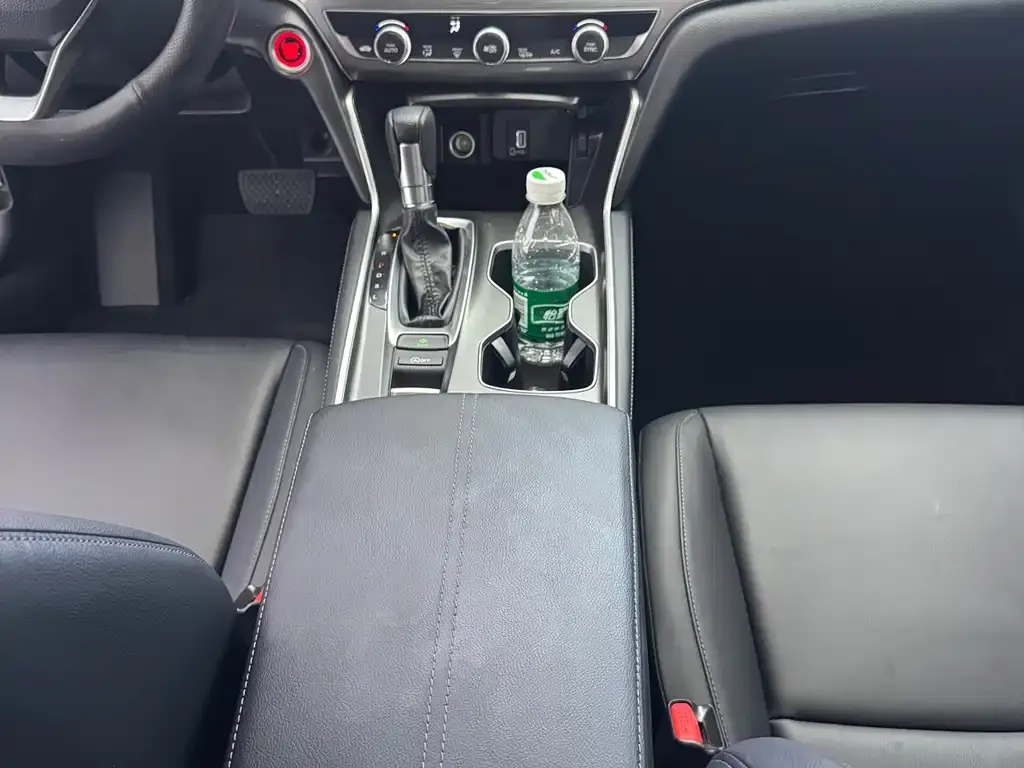 Honda Accord — фото 7