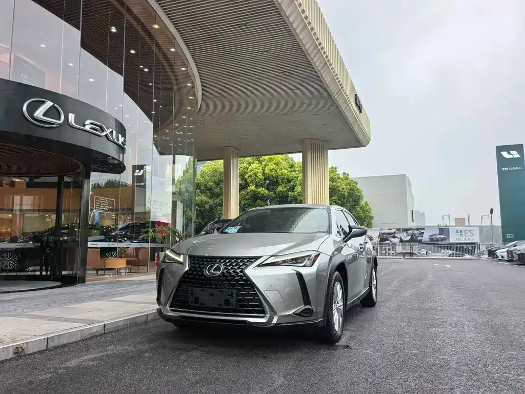 Lexus UX — фото 1