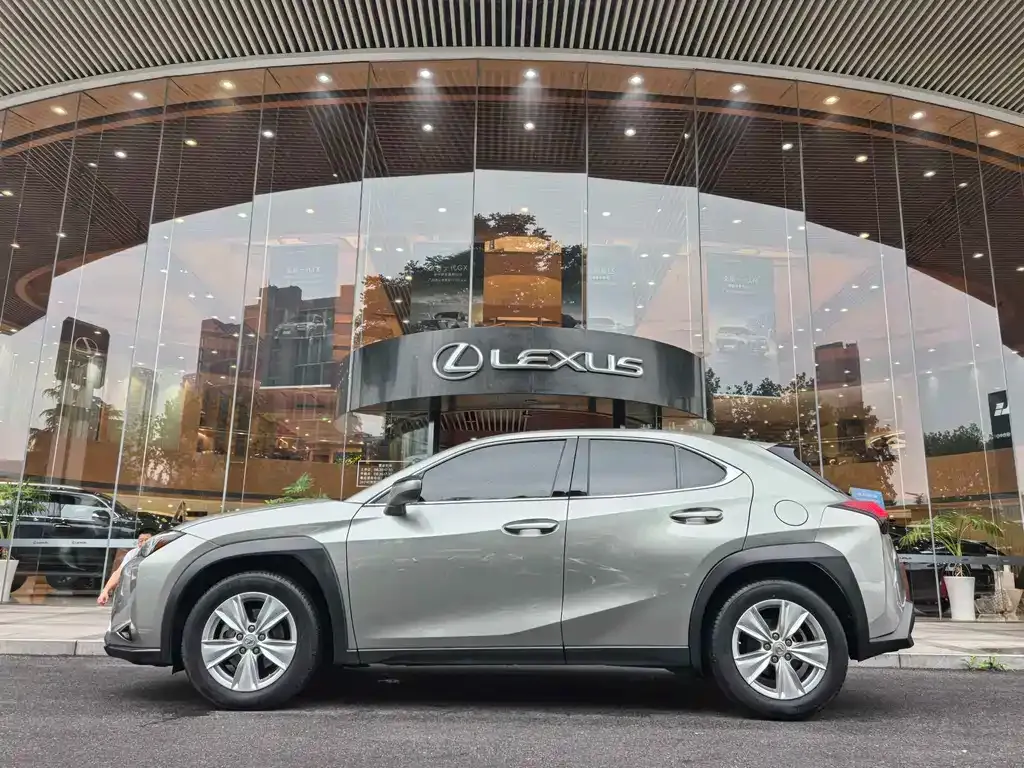 Lexus UX — фото 10