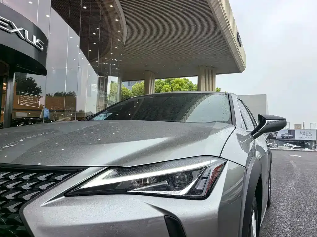 Lexus UX — фото 3