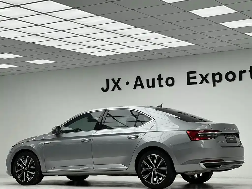 Skoda Superb — фото 10