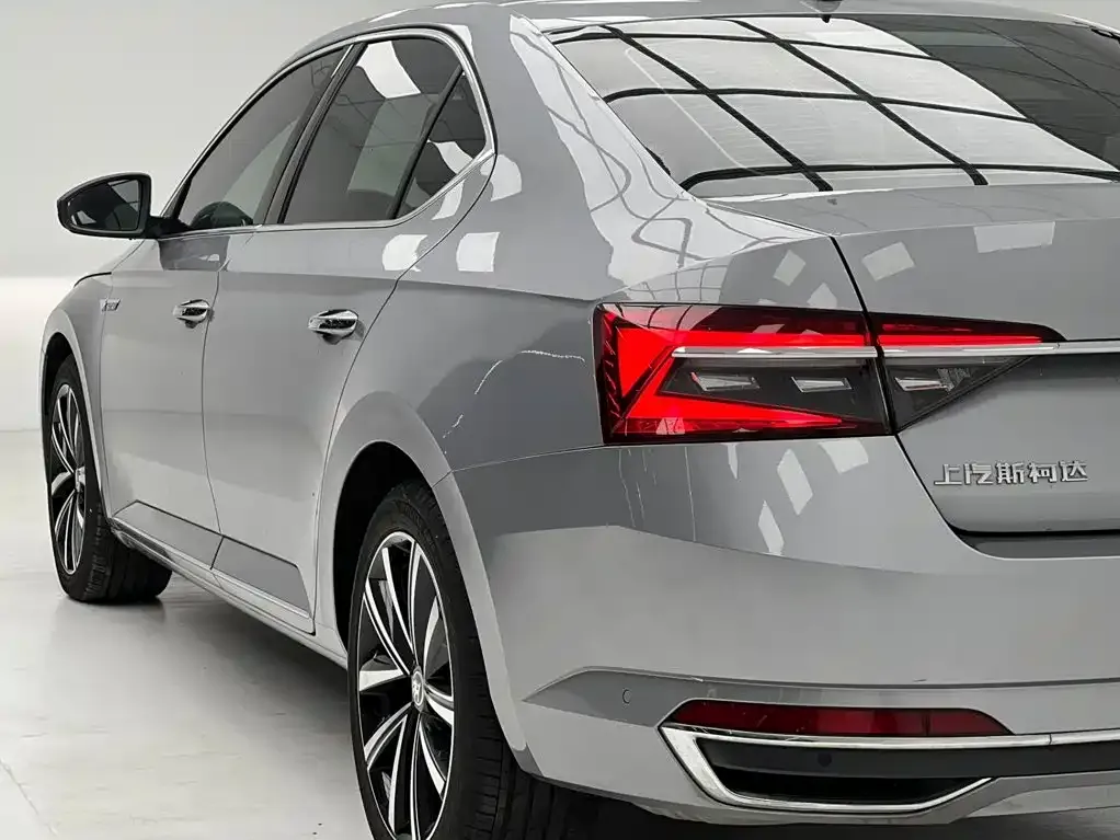 Skoda Superb — фото 4